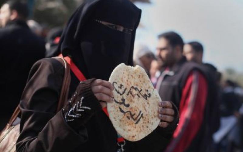 بالصور:الجوع يحصد أرواح أهالي "اليرموك"