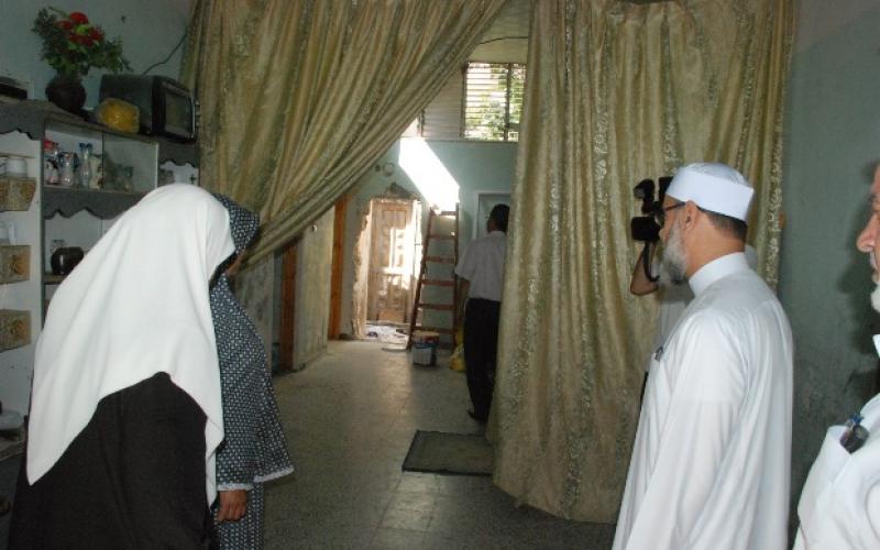 بالصور: حماس ترمم بيوت الفقراء وسط القطاع