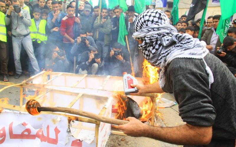 صور: حماس تخرج بمسيرات غاضبة بغزة