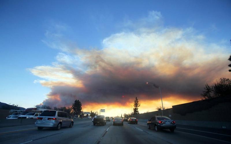 صور: حرائق هائلة في ضواحي لوس أنجلوس