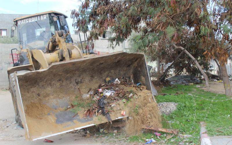 بالصور: حملة لإزالة التعديات بمدينة رفح