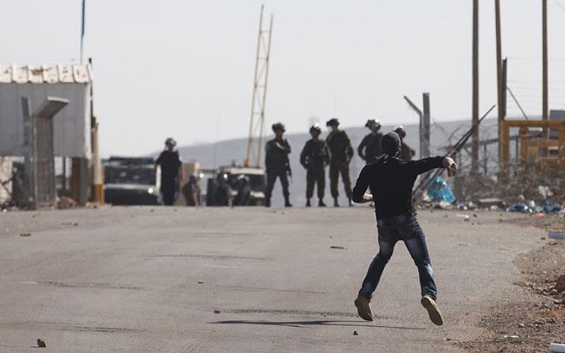صور: مواجهات مع الاحتلال أمام "عوفر"
