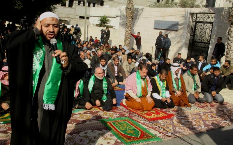 صور: صلاة الجمعة أمام مقر المندوب السامي