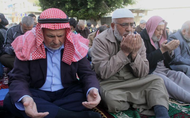 صور: صلاة الجمعة أمام مقر المندوب السامي