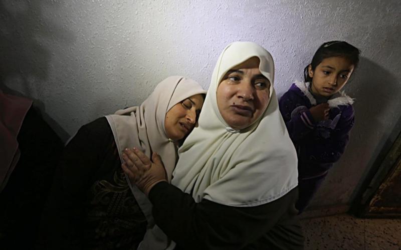 صور: عائلة الهبيل تودّع طفليها المحروقين