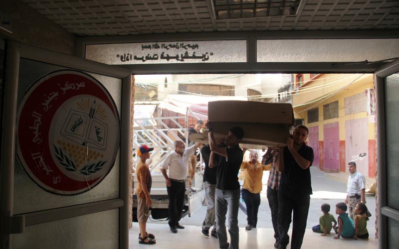 بالصور: بدء توزيع قافلة "الجزائر غزة 3"