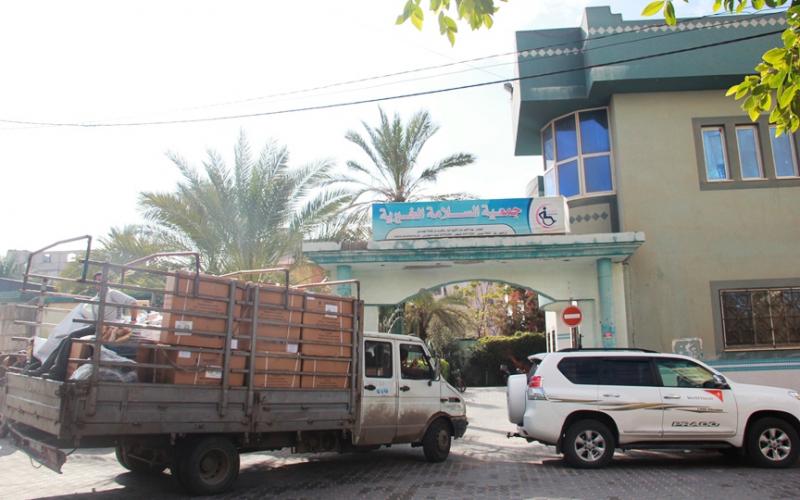 بالصور: بدء توزيع قافلة "الجزائر غزة 3"