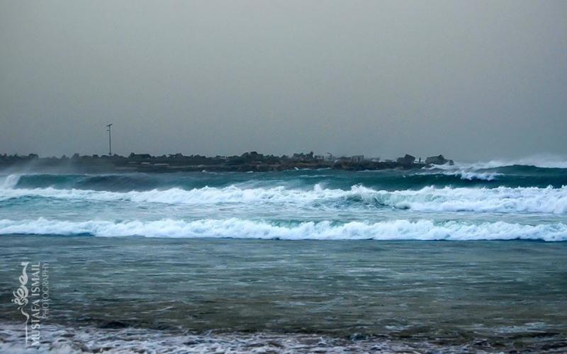 صور: بحر وميناء غزة مع حلول المنخفض