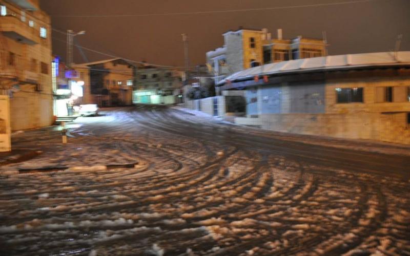 صور: الثلوج تكتسي رام الله