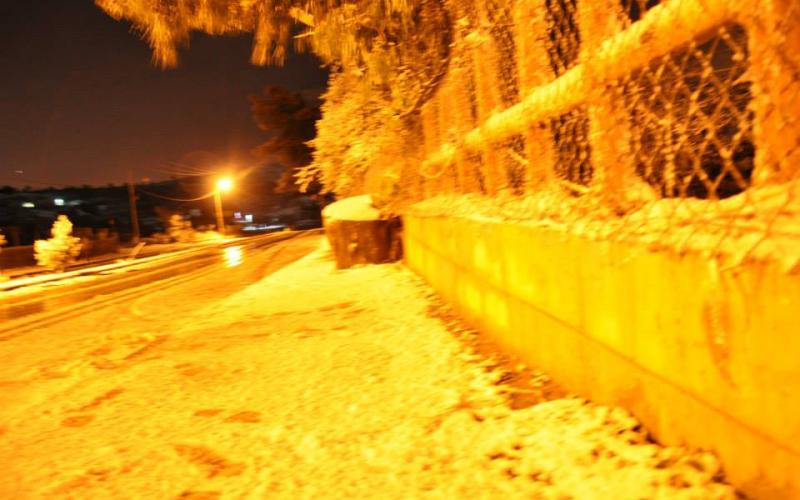 صور: الثلوج تكتسي رام الله