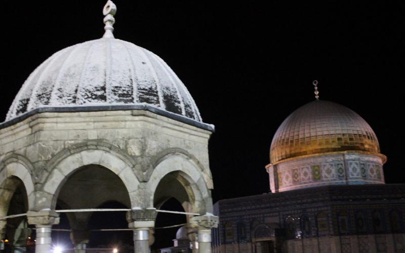 صور: "الأقصى" يكتسي بحلة جديدة من الثلج