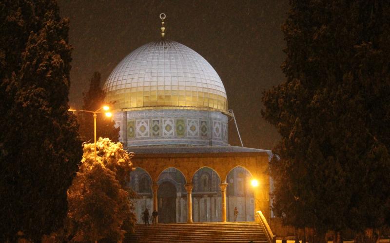 صور: "الأقصى" يكتسي بحلة جديدة من الثلج
