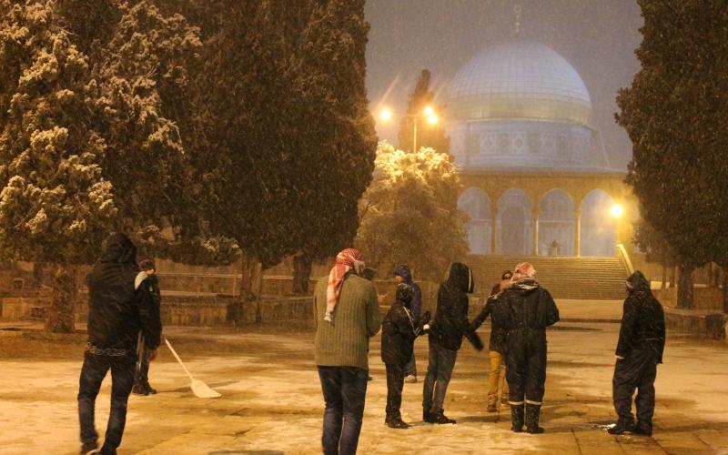 صور: "الأقصى" يكتسي بحلة جديدة من الثلج