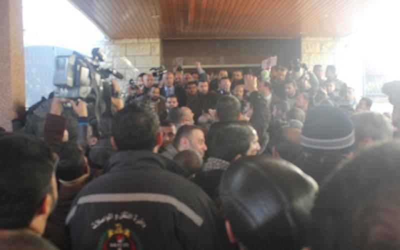 صور: اعتصام الموظفين بمقر مجلس الوزراء