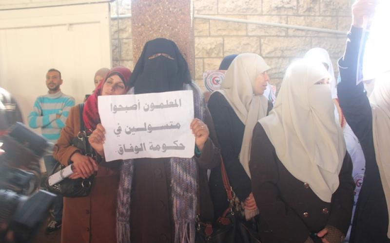 صور: اعتصام الموظفين بمقر مجلس الوزراء