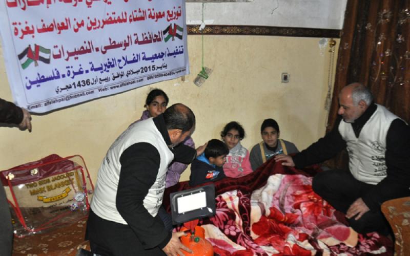 صور: "الفلاح" تقدم مساعدات لمتضرري المنخفض