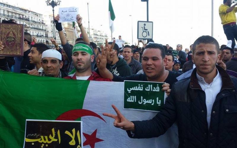 صور: مسيرات نصرة للرسول في الجزائر