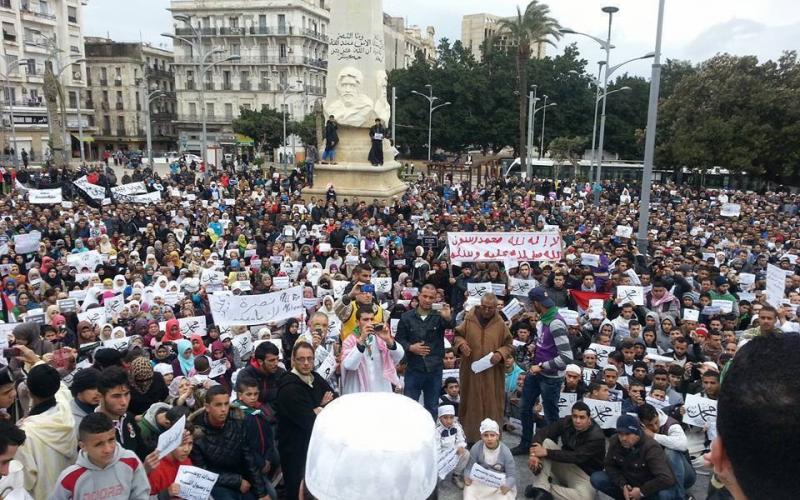 صور: مسيرات نصرة للرسول في الجزائر