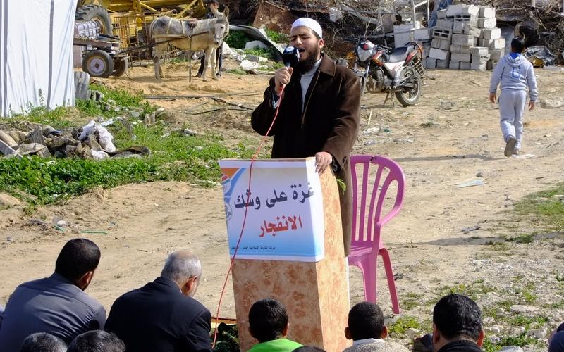 صور: صلاة الجمعة بجحر الديك تضامناً مع المهدمة بيوتهم