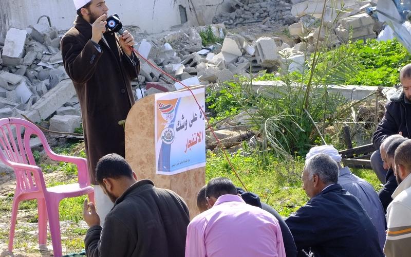 صور: صلاة الجمعة بجحر الديك تضامناً مع المهدمة بيوتهم