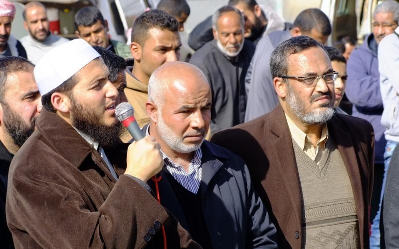 صور: صلاة الجمعة بجحر الديك تضامناً مع المهدمة بيوتهم