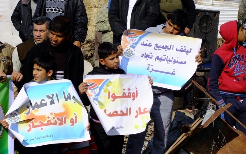 صور: صلاة الجمعة بجحر الديك تضامناً مع المهدمة بيوتهم