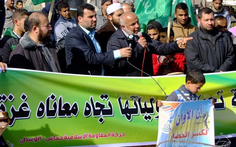 صور: صلاة الجمعة بجحر الديك تضامناً مع المهدمة بيوتهم