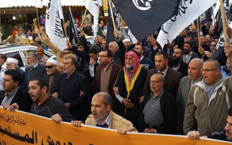 بالصور: مسيرة برام الله نصرة للنبي