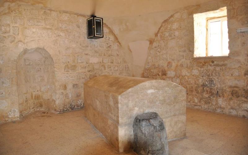 صور: "فلسطين الآن" تتجول داخل "قبر يوسف"