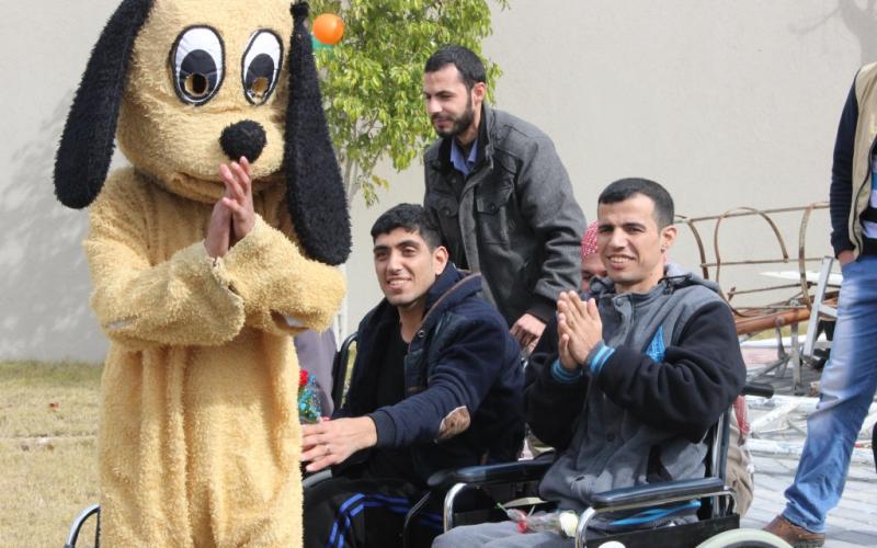بالصور: حفل ترفيه للمرضى وجرحى العدوان