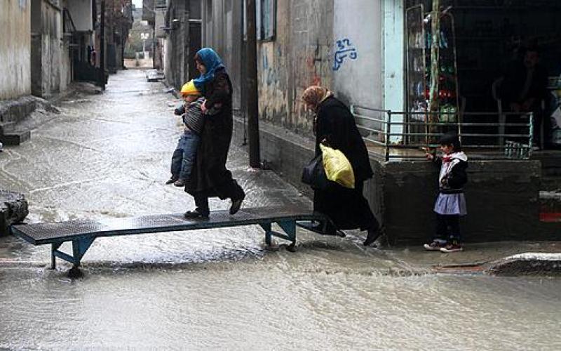 بالصور.. أمطار الخير تهطل على غزة بغزارة