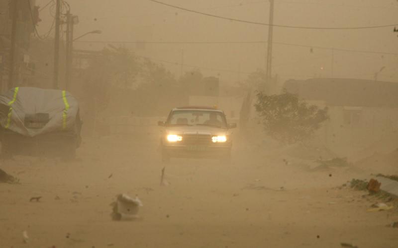 صور.. رياح باردة وعواصف رملية في غزة