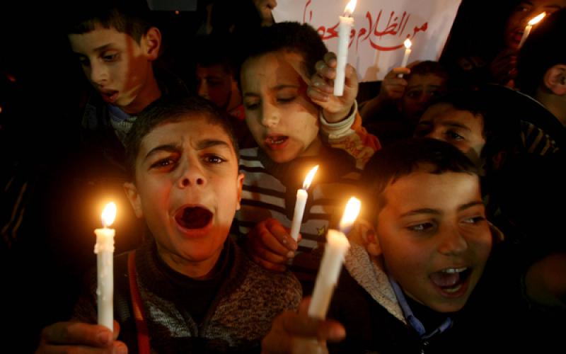 صور..أطفال يصرخون..غزة بلا كهرباء ومحروقات