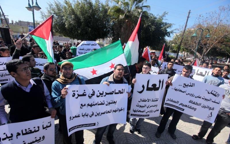 بالصور.. مسيرة بغزة تضامناً مع الشعب السوري
