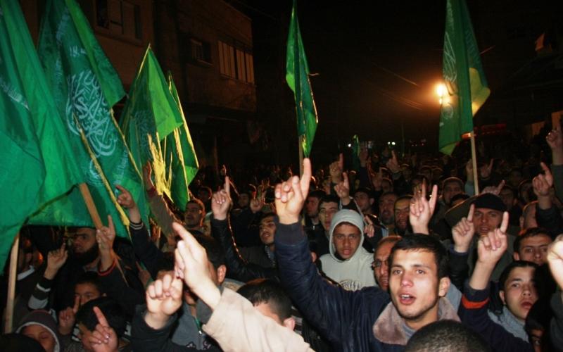 بالصور..حماس تنظم مسيرة للأقصى والأسرى