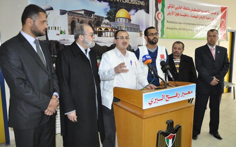 بالصور.. وفد أطباء تركي يصل غزة