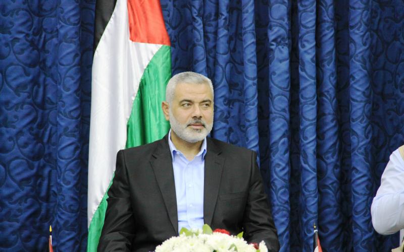 بالصور.. "هنية" يكرم قافلة "الوفاء لفلسطين"