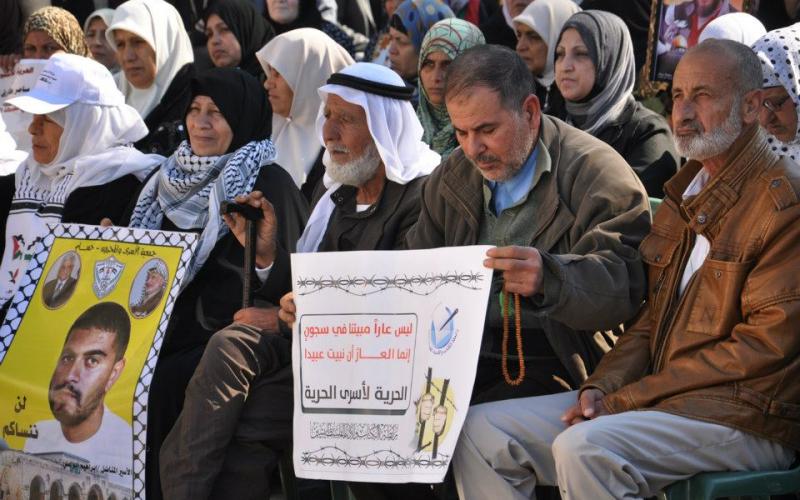 بالصور.. كيف للشعر أن يكسر القيد؟