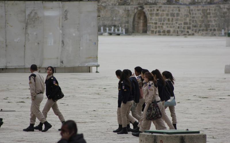 بالصور.. "فيجلين" والمجندات يدنسون الأقصى