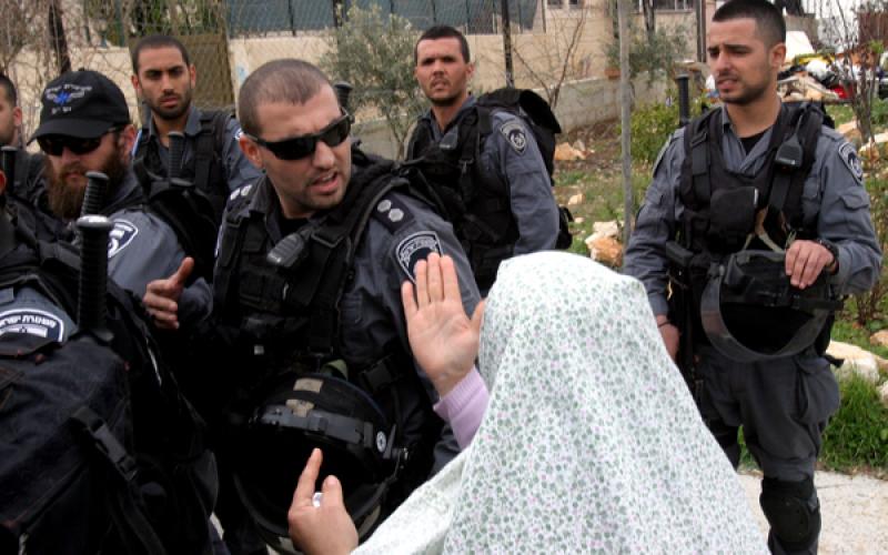 صور.. جرافات الاحتلال تهدم منزلاً بالقدس