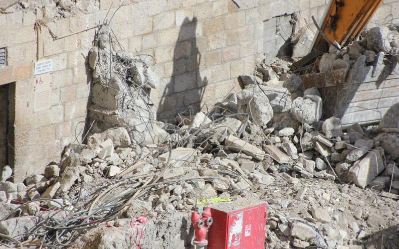 بالصور.. الاحتلال يواصل تجريف ساحة البراق