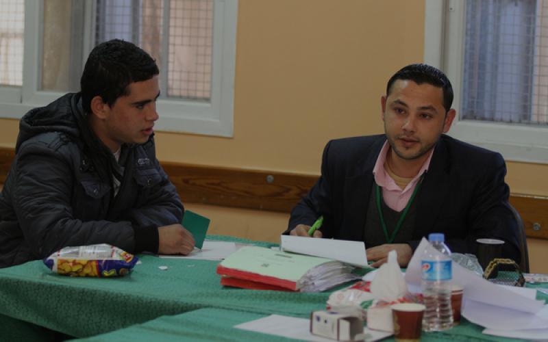 صور.. تحديث سجل الناخبين بغزة