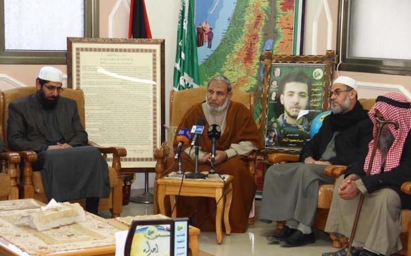 صور.. "الزهار" يحصل على السند المتصل