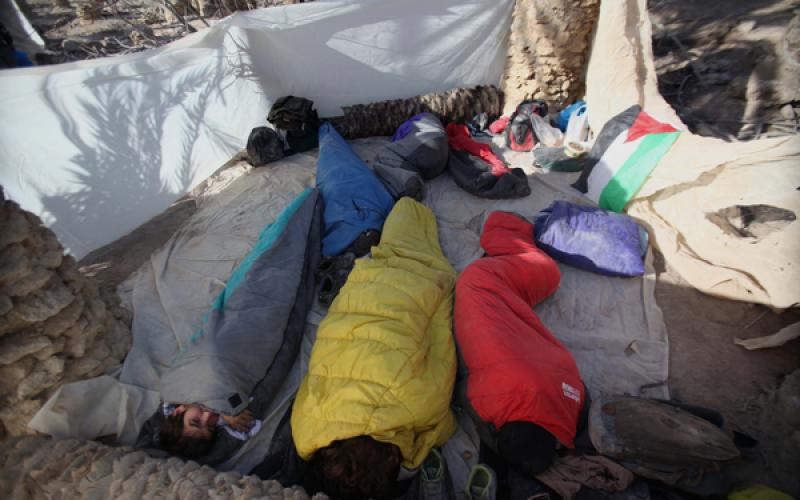 بالصور: نشطاء ينصبون ‏"معسكر العودة" بالأغوار