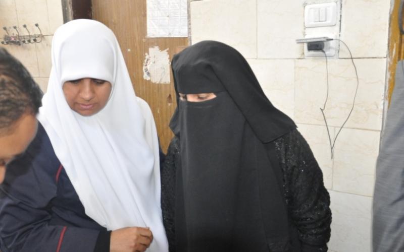 بالصور: "حماس" تسلم 16 بيت تم ترميمها بالوسطى