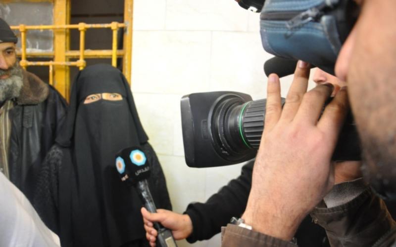 بالصور: "حماس" تسلم 16 بيت تم ترميمها بالوسطى