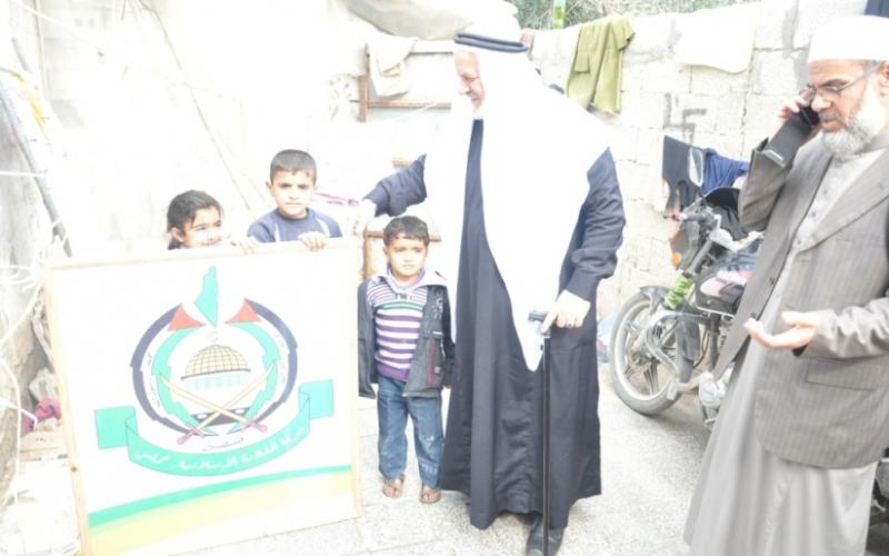 بالصور: "حماس" تسلم 16 بيت تم ترميمها بالوسطى