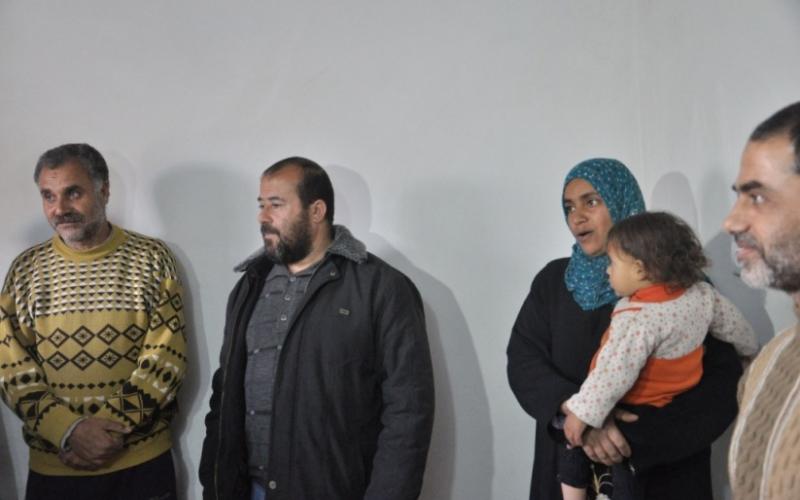 بالصور: "حماس" تسلم 16 بيت تم ترميمها بالوسطى