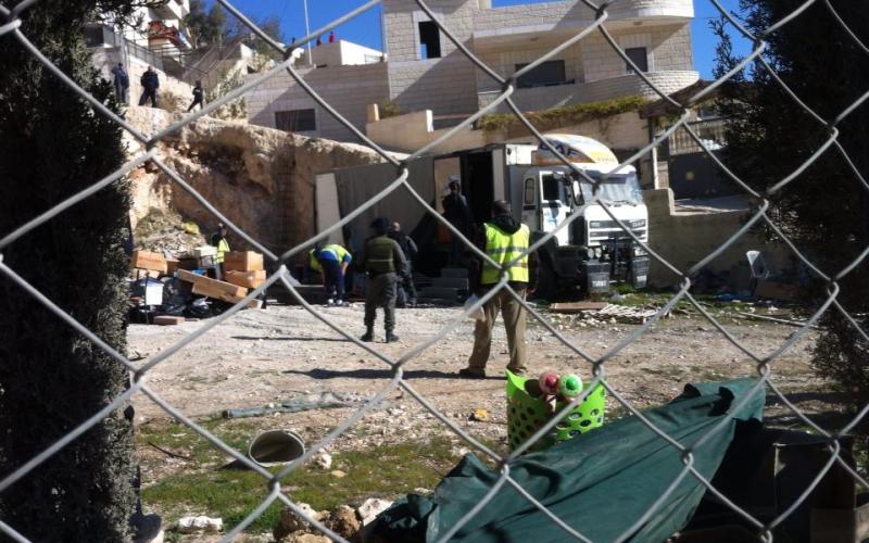 بالصور: الاحتلال يهدم منزلاً في القدس