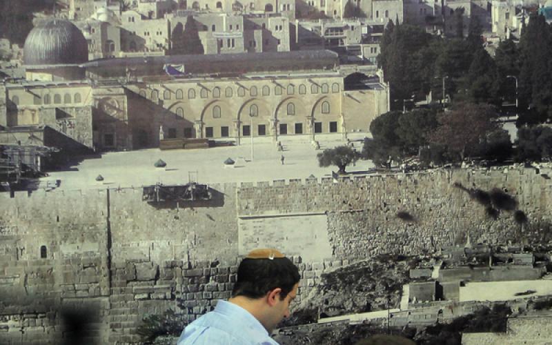 صور: لقاء عباس بالشبان الإسرائليين